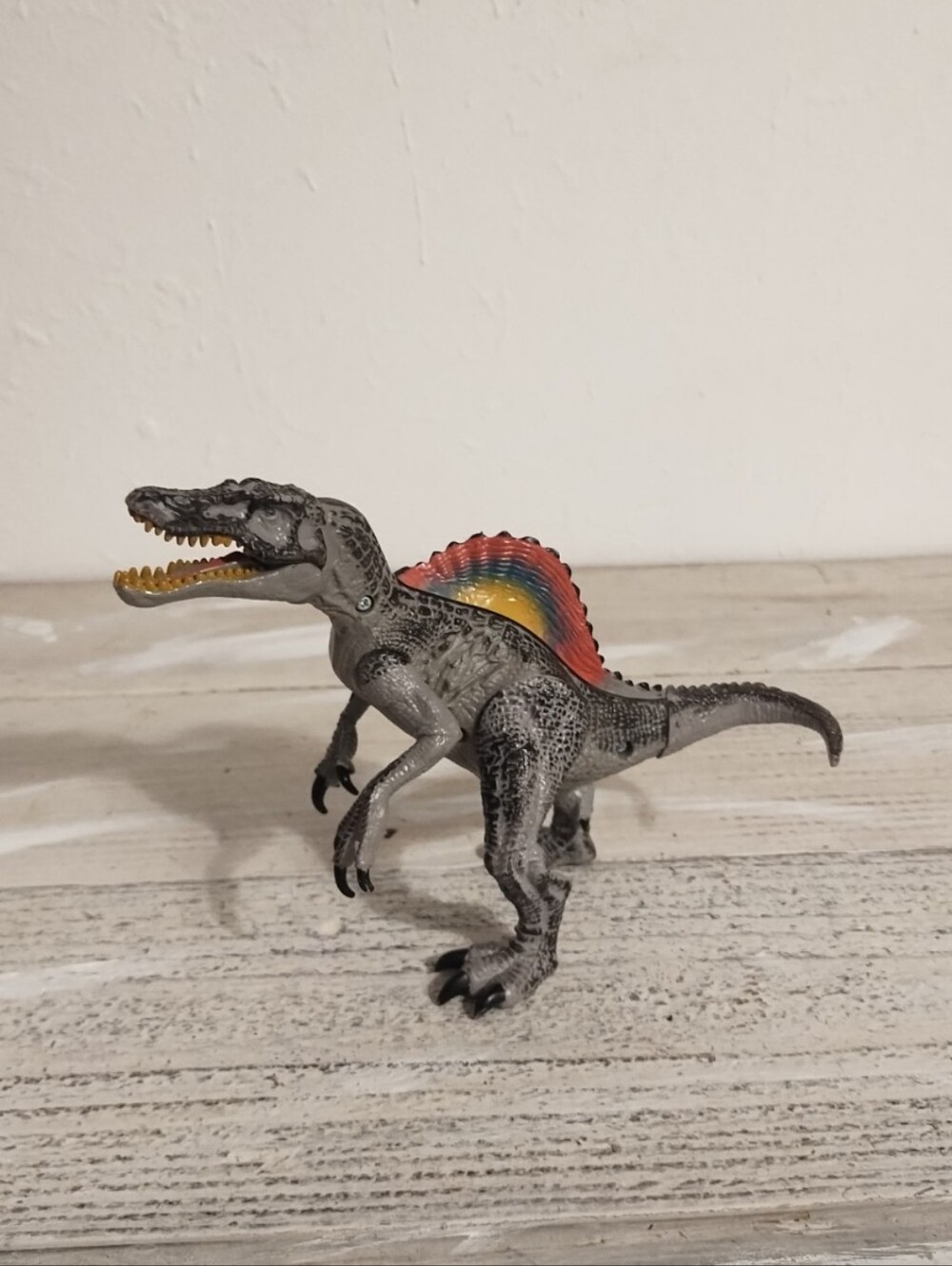 Spinosaurus Dinosaur Figures 8” Long good condition